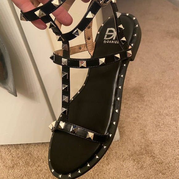 Black leather pyramid studded gladiator sandals - Picture 3 of 8